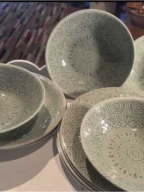23 Market Square Melamine Pieces Mint/Sage Pattern 8 Bowls/8 salad. 7 Dinner